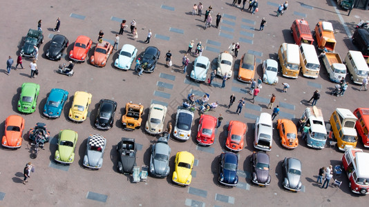 大众汽车2016年5月8日荷兰列乌沃登2016年5月8日在荷兰利乌沃登举行大众蜂巢俱乐部集会背景