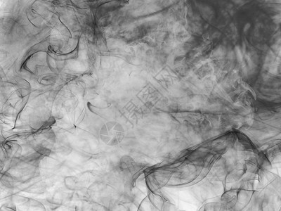 白烟和黑抽象背景神秘图片