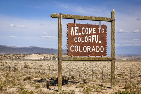 欢迎来到科罗拉多路边木牌标志与犹他州交界北西科罗拉多州犹他图片