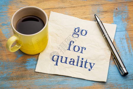 提供高质量的建议或提醒在餐巾纸上加咖啡杯的笔迹图片