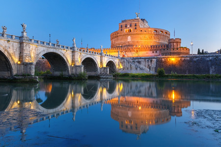 圣天使城堡和桥意大利罗马圣天使城堡和桥圣彼得教堂镜像反射图片