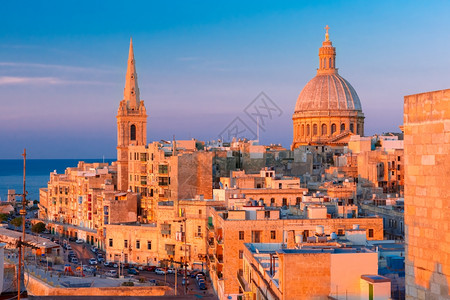 马耳他瓦莱塔市日落全景图片