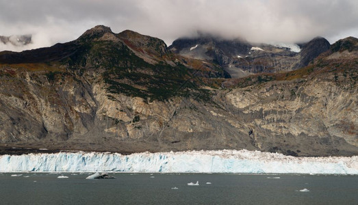 Aialik冰川流向同一名称的海湾排出哈丁冰场图片