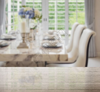餐桌和舒适的椅子用优雅餐桌布置图片