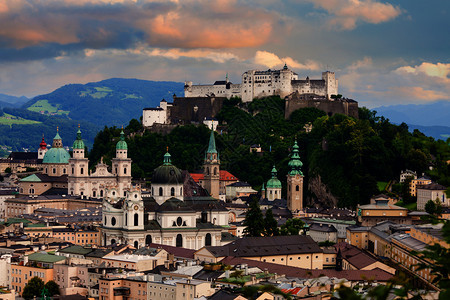 奥地利萨尔茨堡旧城全景图片