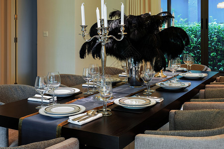 现代家庭餐桌椅和布优雅图片