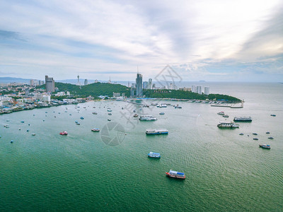 帕塔亚城市景色从海面向空中看图片