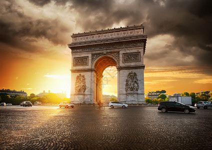 法国巴黎云天和三龙式广场图片