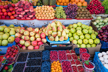 水果市场有各种丰富多彩的新鲜水果农民市场的水果图片