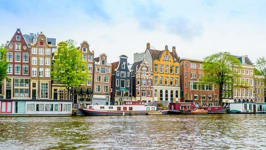 荷兰阿姆斯特丹2017年9月5日阿姆斯特丹尔河沿岸的阿姆斯特丹荷兰舞厅图片