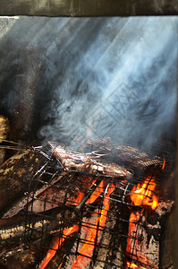 Sinalau Bakas或Smoked WildBoar是沙巴和’最受欢迎的本地菜,是北婆罗洲最大的族裔群体Kadazandu图片