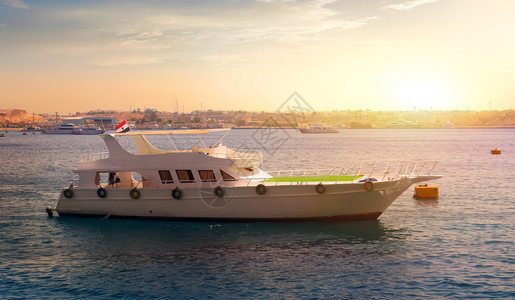 在红海的快乐船埃及图片