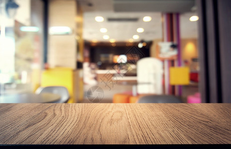 餐厅的抽象模糊背景面前的空木桌可以用于显示或更新产品背景图片