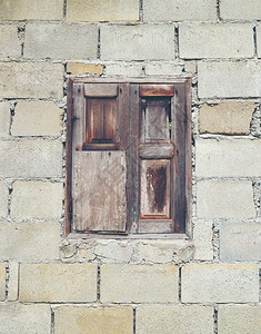 砖墙背景带有窗口的旧砖墙图片