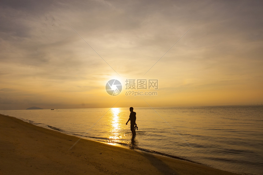 日出在海边太阳岛越南清江图片