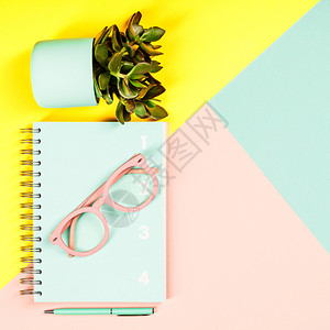 创意平板有植物眼镜笔记本和纸面颜色背景的笔创意平板有面颜色背景的笔创意平板有画面颜色背景的笔记本有画面色彩背景的笔记本有创意平板图片