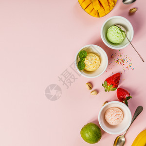 冰淇淋和粉红色背景图片