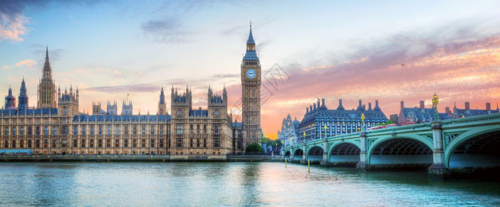 伦敦英国全景大本在美丽的日落时泰晤士河的威斯敏特宫伦敦英国全景日落时在泰晤士河的威斯敏特宫大本图片