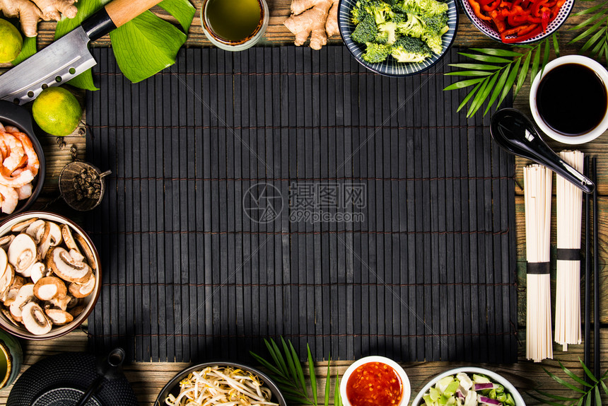 蔬菜香料虾面条烹饪菜酱泰国或中食品图片