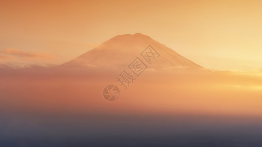 富藤山顶日落时有云图片