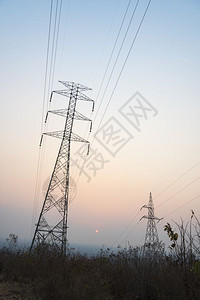 日落时发射塔背景图片