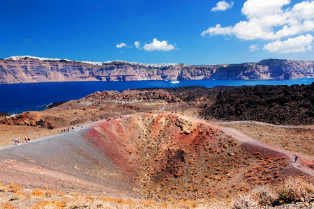 希腊圣托里尼的内亚卡梅火山岛是一个活跃的火山图片