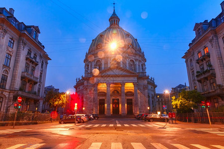 夜间FrederiksChurch或MarbleChurch丹麦首都哥本哈根MarbleChurch丹麦哥本哈根图片