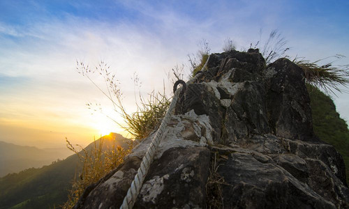登山足迹在泰国非常美丽图片