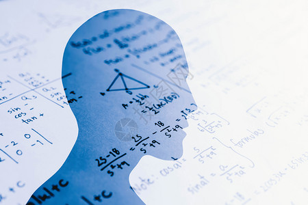 人头形状带有解决教育概念问题解的数学测验论文背景图片