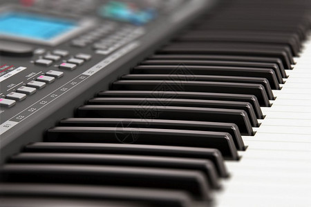 创意抽象电子音乐仪器和艺术创作概念3D展示黑色专业数字音乐钢琴合成器的宏观点带有液晶显示屏幕按钮和其他有选择焦点效果的控制器图片