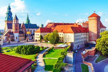 波兰克拉科夫老城的Wawel堡垒和大教堂夏季风景图片