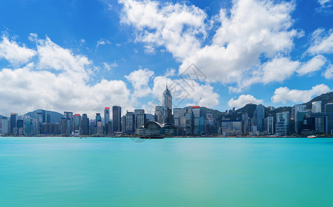 香港市中心天线和维多利亚港有蓝色的天空金融区和商业中心在智能城市技术概念摩天大楼和高层中午12点图片