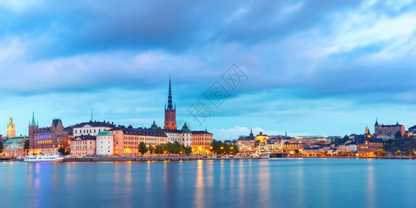 瑞典首都斯德哥尔摩老城RiddarholmenGamlaStan的景色夜幕全瑞典斯德哥尔摩GamlaStan图片