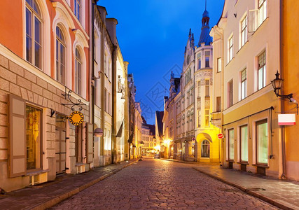 爱沙尼亚塔林老城晚街风景图片