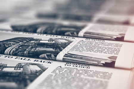 报纸排版3D以有选择焦点模糊效果的印刷机黑白每日商业报纸或新闻的宏观点背景