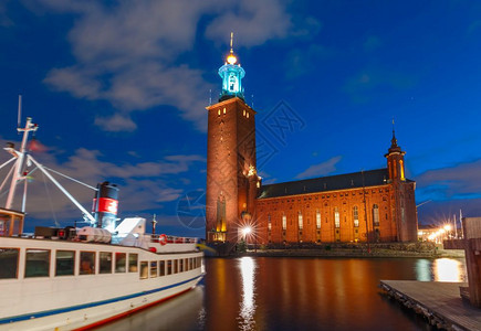 斯德哥尔摩市政厅或晚上在瑞典首都斯德哥尔摩老城的Stadshuset晚上在瑞典斯德哥尔摩的市政厅图片