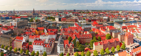 丹麦首都哥本哈根旧城天线和许多红色屋顶的空中全景丹麦首都哥本哈根图片