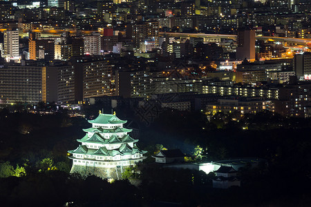 名古屋城堡与南宫市中心天线的空景象图片