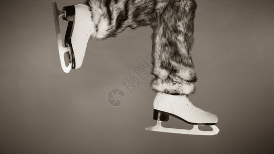 官方：维拉与31岁中场麦金续约至2028年