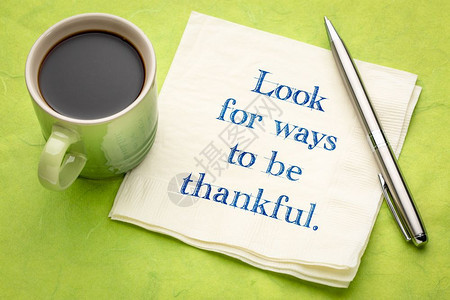 寻找感谢的方式手写在餐巾纸上加一杯咖啡图片