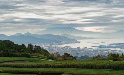 日落时藤山的空中景象日落时在本城市静冈的尼洪达拉图片