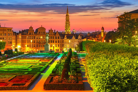 布鲁塞尔市政厅和MontdesArts地区日落比利时布鲁塞尔日落图片