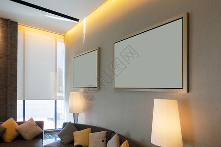 豪华现代客厅有图片框和沙发装饰图片