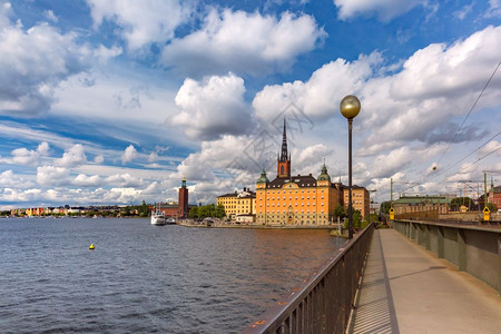 瑞典首都斯德哥尔摩老城GamlaStan和Slussen的夏季风景航空观测图片