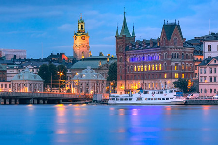 GamlaStan与斯德哥尔摩大教堂的景象瑞典首都斯德哥尔摩老城晚上瑞典首都图片
