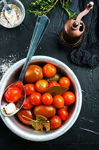 自己煮的西红柿碗里煮的西红柿图片