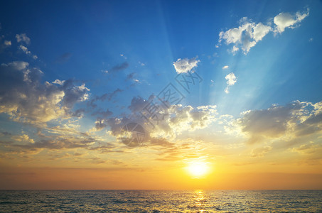 日落时天与海自然构成图片