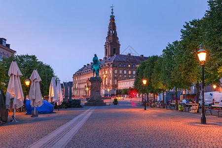 清晨蓝色时间丹麦首都哥本哈根堡宫丹麦哥本哈根图片