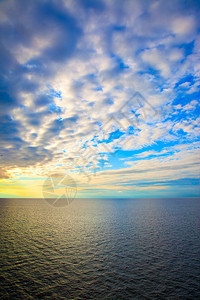 海景波罗的海上空美丽日落图片