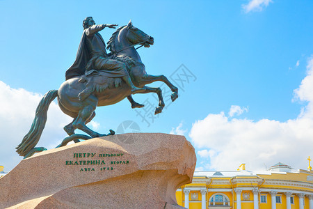 俄罗斯圣彼得堡参议院广场上彼得大帝的马术雕像1782年艺术家艾蒂安莫里斯法尔科奈EtienneMauriceFalconet图片